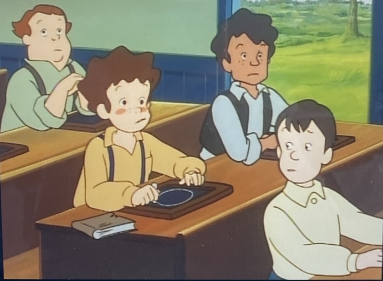教室で石板に文字を書く生徒たち